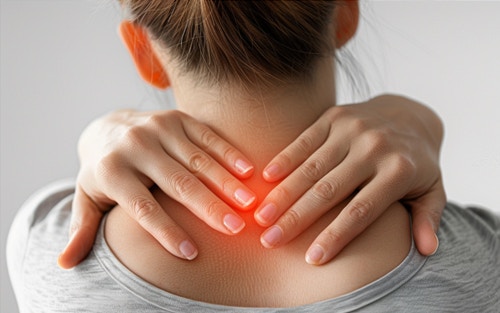 trigger point pain in upper shoulder of woman